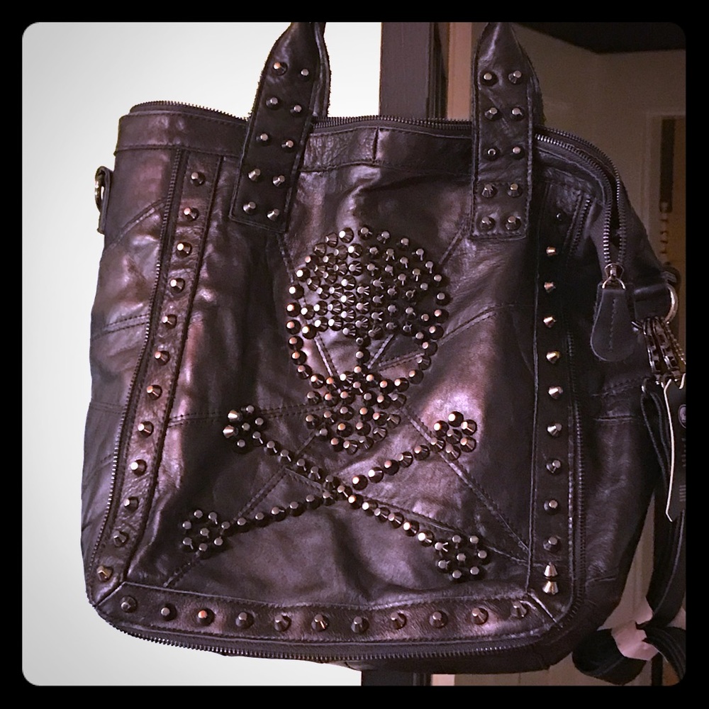 Ameri leather skull and crossbones crossbody tote